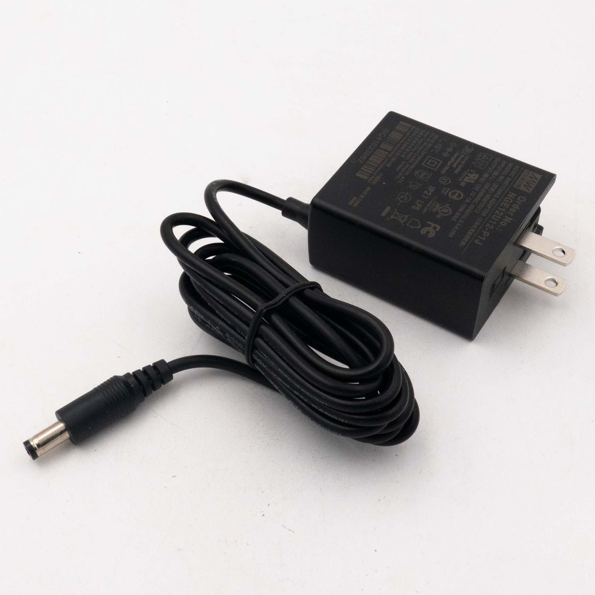 Mean Well NGE12U12-P1J AC-DC Wall-mounted Green Adaptor - US Plug - 12W 12V 1A - PHOTO 1